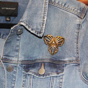 Oscar de la Renta Gold Triad Pin